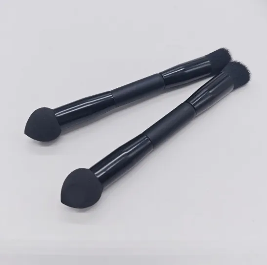 Dual-ended concealer brush
